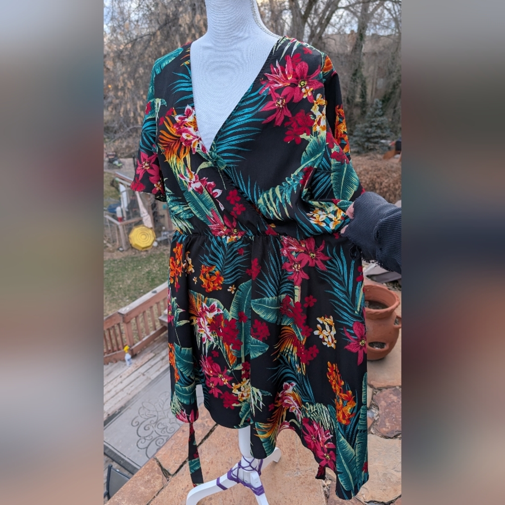SHEIN VCAY Plus Tropical Print Surplice Neck Belted Dress size 1XL - Picture 6 of 11